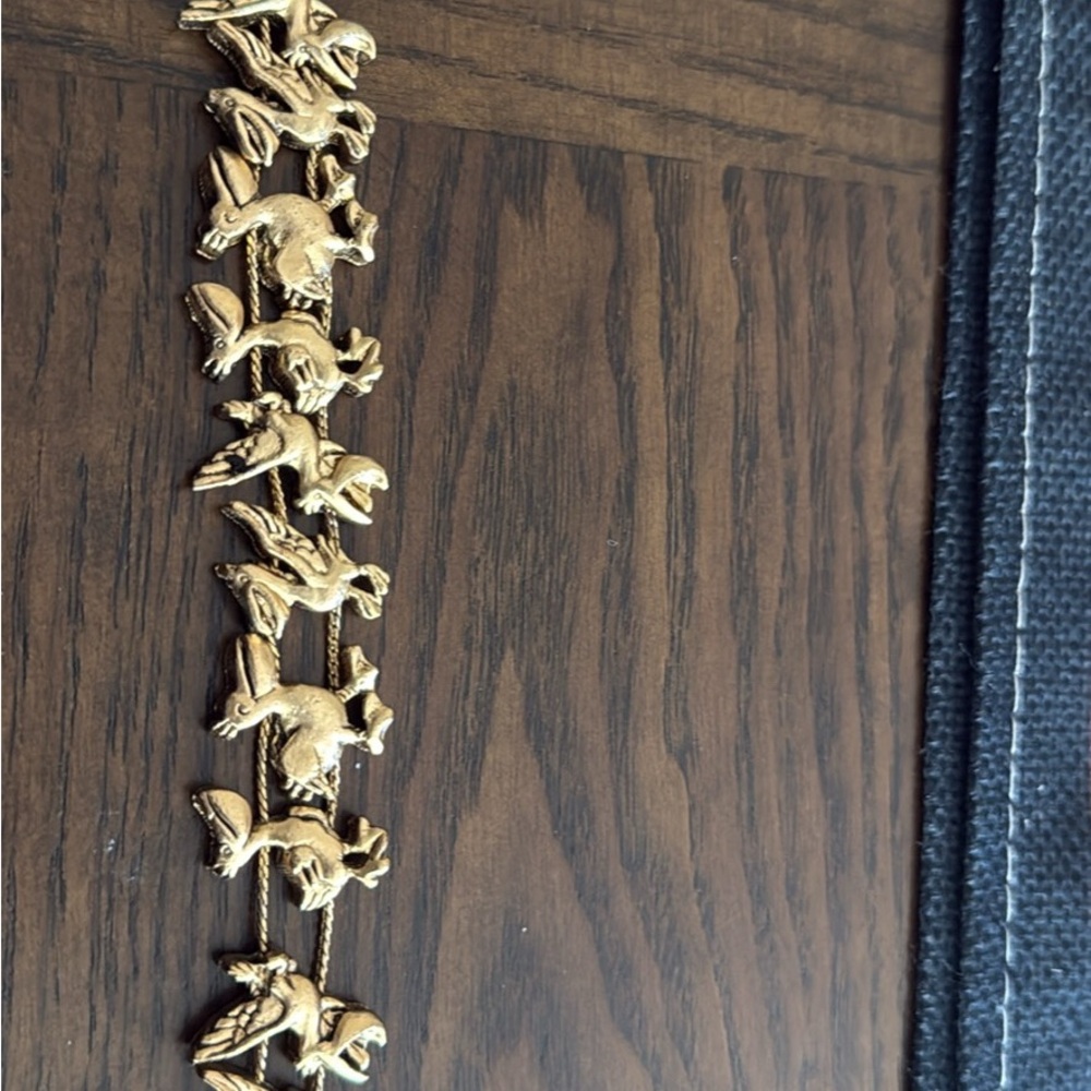 Vintage Gold tone birds charms  bracelet
